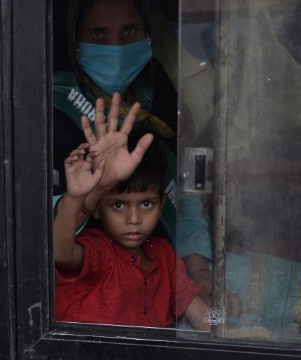 977 workers leave for Lucknow from Nagpur | श्रमिक स्पेशल; बिकट परिस्थितीतील ९७७ कामगार नागपूरहून लखनौला रवाना