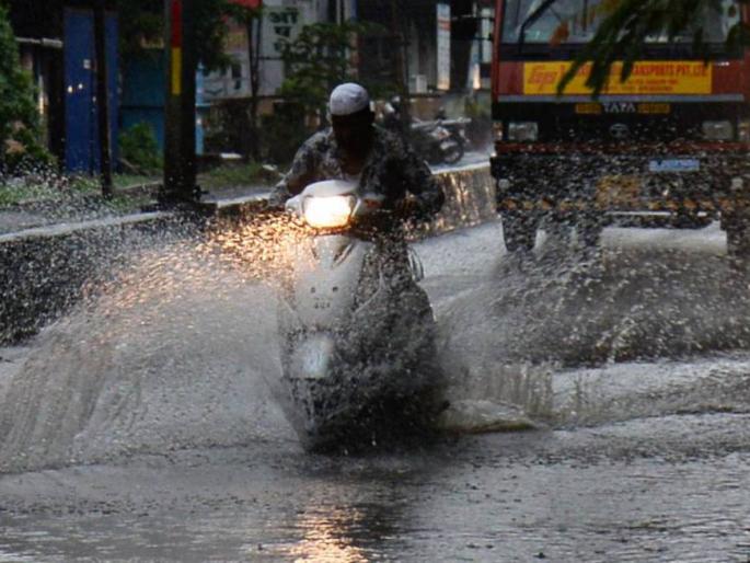 Pre-monsoon rains hit Kolhapur | मॉन्सूनपूर्व सरींचा कोल्हापूरला तडाखा, तासाभराच्या पावसाने सर्वत्र पाणीच पाणी