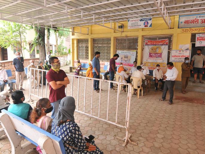 Health department prepares for vaccination above 18 years of age | १८ वर्षांवरील लसीकरणासाठी आरोग्य विभागाची तयारी Health department prepares for vaccination above 18 years of age | १८ वर्षांवरील लसीकरणासाठी आरोग्य विभागाची तयारी