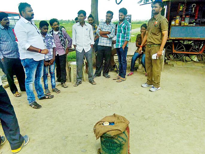 Diesel theft in your bus | ‘आपली बस’मध्ये डिझेल चोरी Diesel theft in your bus | ‘आपली बस’मध्ये डिझेल चोरी