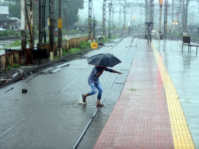 Torrential rains in Thane district; Thane - Ulhasnagar kills four | ठाणे जिल्ह्यात मुसळधार पाऊस; ठाणे - उल्हासनगरला  चार जणांचा मृत्यू