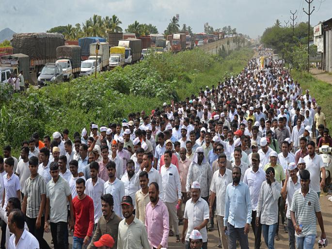 The highway, Kolhapur-Sangli route was blocked due to the self immolation march organized in Kolhapur for the Mahadevi elephant | Mahadevi Elephant: आत्मक्लेश पदयात्रेमुळे हायवे, कोल्हापूर-सांगली मार्ग झाला होता ठप्प