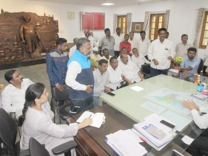  Government's disregard for flood victims: severe agitation if not meeting flood issues | पूरग्रस्तांबाबत शासनाची अनास्था: पूरग्रस्तांच्या प्रश्नांवर बैठक न घेतल्यास तीव्र आदंोलन