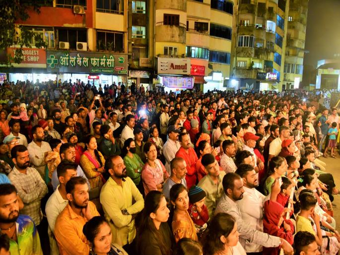 Huge crowd of citizens for Ganesh Darshan in Kolhapur, enthusiasm dampened by rain | कोल्हापुरात गणेश दर्शनासाठी नागरिकांची अलोट गर्दी, पावसाने उसंत दिल्याने उत्साह ओसंडला Huge crowd of citizens for Ganesh Darshan in Kolhapur, enthusiasm dampened by rain | कोल्हापुरात गणेश दर्शनासाठी नागरिकांची अलोट गर्दी, पावसाने उसंत दिल्याने उत्साह ओसंडला
