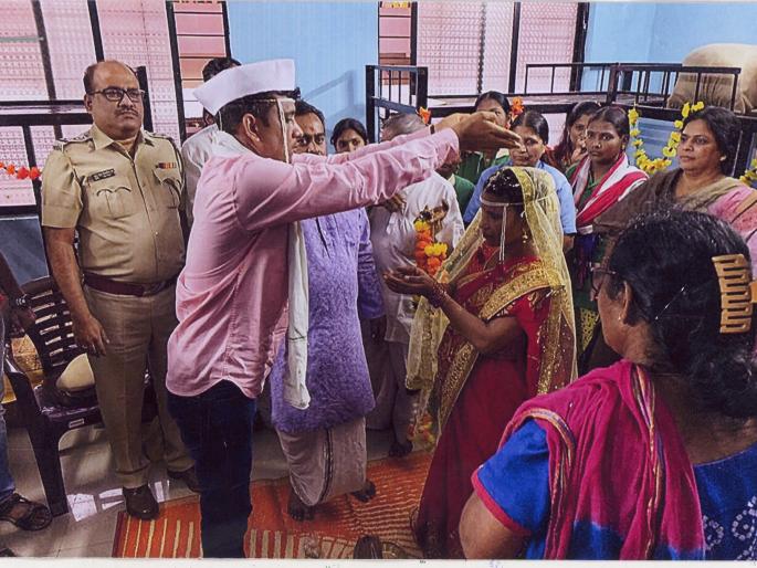 Wedding plan to find out absconding lover | फरार प्रियकरास शोधून लावली लग्नगाठ