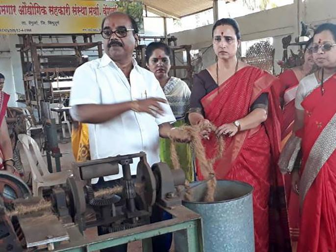 Sindhudurg: Women should raise financial level from Kathya Yunita: Chitra Wagh | सिंधुदुर्ग : महिलांनी काथ्या युनिटातून आर्थिक स्तर उंचवावा : चित्रा वाघ Sindhudurg: Women should raise financial level from Kathya Yunita: Chitra Wagh | सिंधुदुर्ग : महिलांनी काथ्या युनिटातून आर्थिक स्तर उंचवावा : चित्रा वाघ