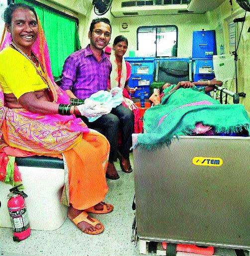 Female delivery of 108 ambulance | १०८ क्रमांकाच्या रुग्णवाहिकेमध्ये महिलेची प्रसूती Female delivery of 108 ambulance | १०८ क्रमांकाच्या रुग्णवाहिकेमध्ये महिलेची प्रसूती