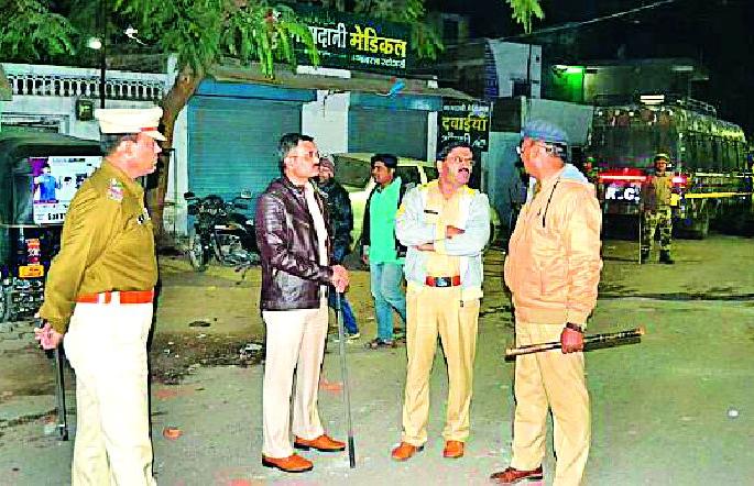 Armed flick in two groups from ex-airspace | पूर्व वैमनस्यातून दोन गटांत सशस्त्र चकमक Armed flick in two groups from ex-airspace | पूर्व वैमनस्यातून दोन गटांत सशस्त्र चकमक