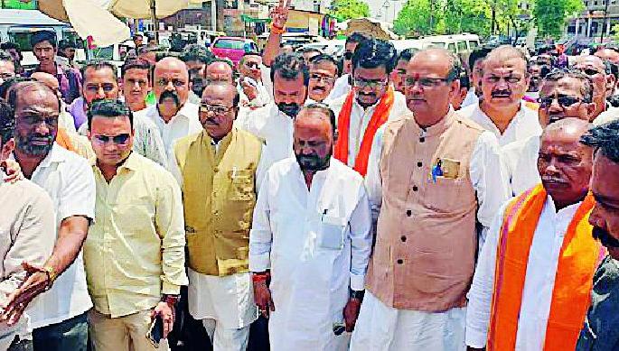 Lok Sabha Election 2019; Start of the promotion of barge propaganda at Darayapur | Lok Sabha Election 2019; दर्यापुरात अडसुळांच्या प्रचार कार्यालयास सुरुवात Lok Sabha Election 2019; Start of the promotion of barge propaganda at Darayapur | Lok Sabha Election 2019; दर्यापुरात अडसुळांच्या प्रचार कार्यालयास सुरुवात