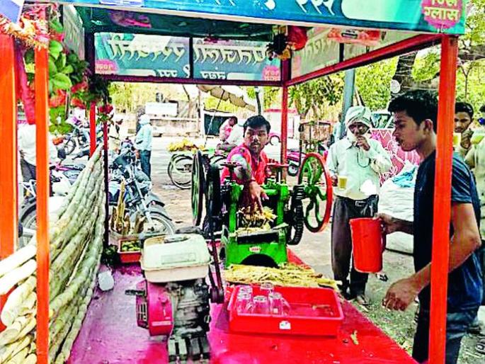 Daily sale of 50 thousand glass sugar beans | ५० हजार ग्लास उसाच्या रसाची दररोज विक्री Daily sale of 50 thousand glass sugar beans | ५० हजार ग्लास उसाच्या रसाची दररोज विक्री