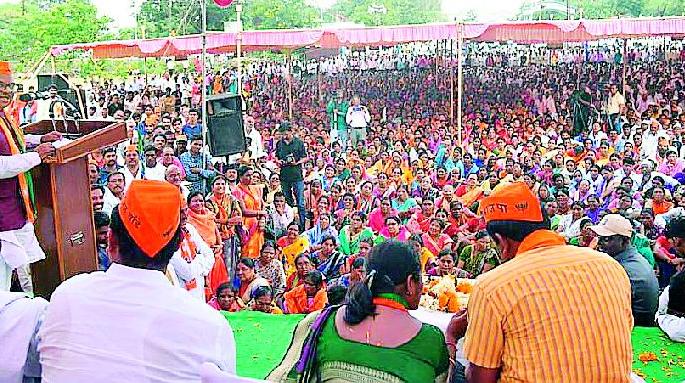 Maharashtra Election 2019 ; Anil Bonde's nomination was filed by a crowd witness | Maharashtra Election 2019 ; गर्दीच्या साक्षीने अनिल बोंडे यांचा उमेदवारी अर्ज दाखल