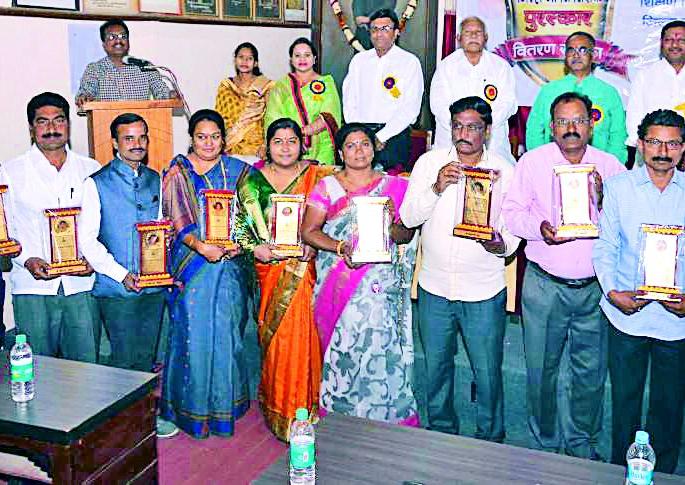 The ideal teacher's pride | आदर्श शिक्षकांचा गौरव The ideal teacher's pride | आदर्श शिक्षकांचा गौरव