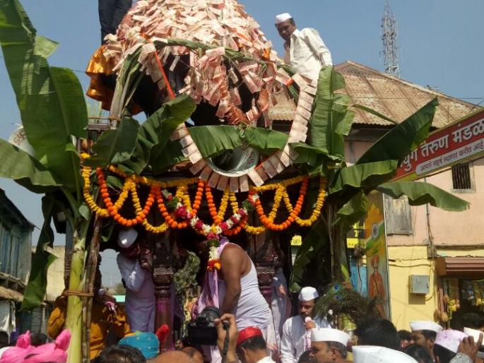 Rath Yatra starts in Aundh, Uda gan ambe rise alarm: presence of thousands of devotees in Maharashtra and Karnataka | औंधमध्ये रथोत्सवास प्रारंभ, उदे गं अंबे उदेचा गजर : महाराष्ट्रासह कर्नाटकातील हजारो भाविकांची उपस्थिती Rath Yatra starts in Aundh, Uda gan ambe rise alarm: presence of thousands of devotees in Maharashtra and Karnataka | औंधमध्ये रथोत्सवास प्रारंभ, उदे गं अंबे उदेचा गजर : महाराष्ट्रासह कर्नाटकातील हजारो भाविकांची उपस्थिती
