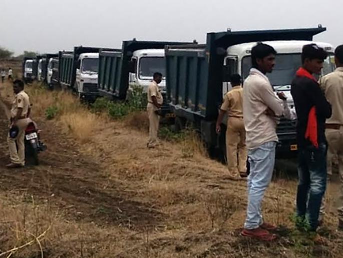Action on 'IRB' due to non-violent road blockades in Geewri | गेवराईत विनापरवाना रस्ता केल्याने ‘आयआरबी’वर कारवाई Action on 'IRB' due to non-violent road blockades in Geewri | गेवराईत विनापरवाना रस्ता केल्याने ‘आयआरबी’वर कारवाई