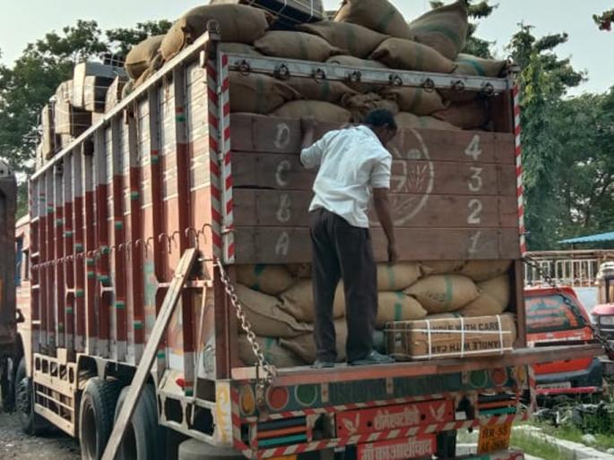 Gutkas worth Rs. 5 lakh caught on highway | महामार्गावर पकडला ३० लाखांचा गुटखा Gutkas worth Rs. 5 lakh caught on highway | महामार्गावर पकडला ३० लाखांचा गुटखा