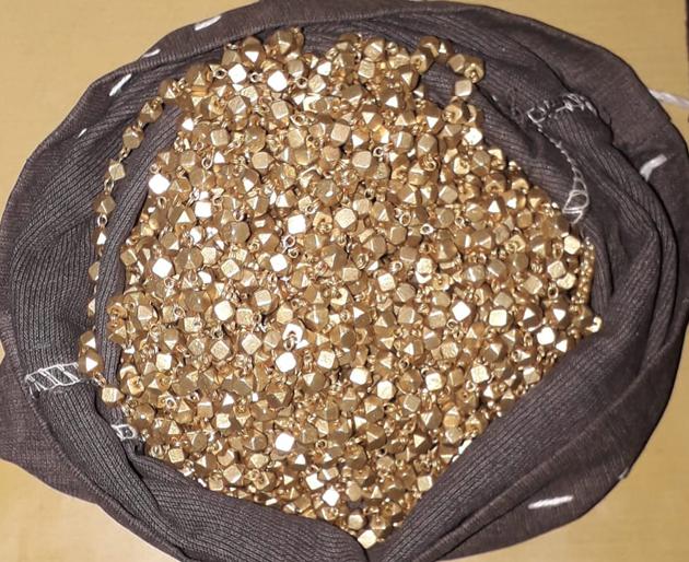 Four convicted of giving fake gold | नकली सोने देणाऱ्या चौघांविरुद्ध गुन्हा दाखल Four convicted of giving fake gold | नकली सोने देणाऱ्या चौघांविरुद्ध गुन्हा दाखल