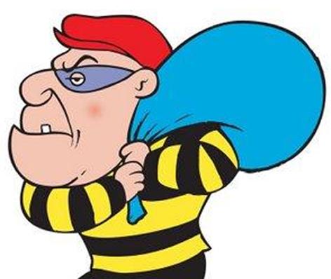 The thieves broke into a house and snatched seven tola gold | चोरट्यांनी घर फोडून सात तोळे सोने पळविले