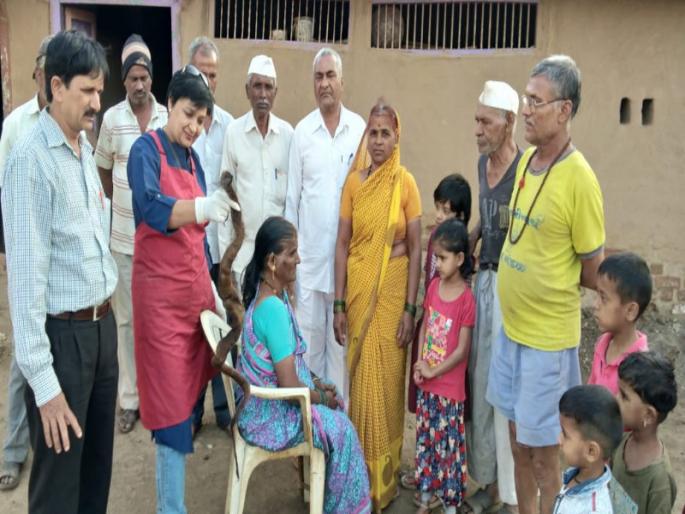 Release of the women who is trapped in andhashradhha | जटांच्या विळख्यात अडकलेल्या महिलेची मुक्ती  Release of the women who is trapped in andhashradhha | जटांच्या विळख्यात अडकलेल्या महिलेची मुक्ती