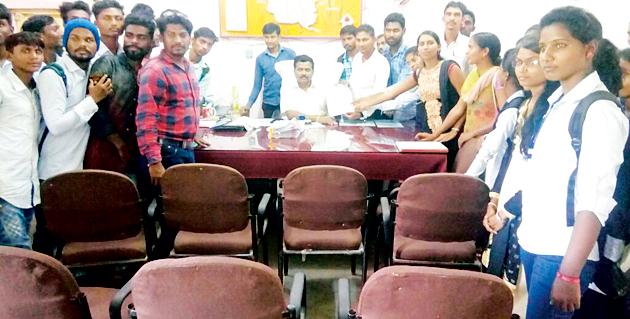 Waiting for two years for a scholarship | दोन वर्षांपासून शिष्यवृतीची प्रतीक्षा