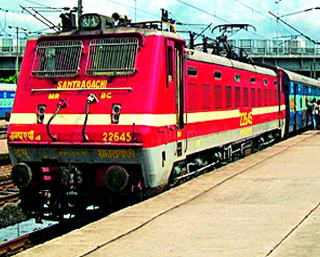 Rail rack points detonate traffic due to lack of goods | रेल्वे रॅक पॉर्इंटअभावी माल वाहतुकीत अडसर