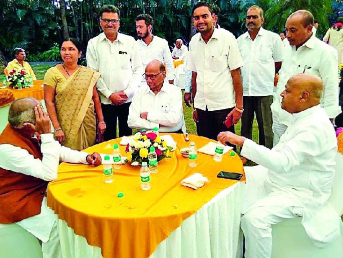 Problems presented before senior leaders | ज्येष्ठ नेत्यांच्या समोर मांडल्या समस्या Problems presented before senior leaders | ज्येष्ठ नेत्यांच्या समोर मांडल्या समस्या