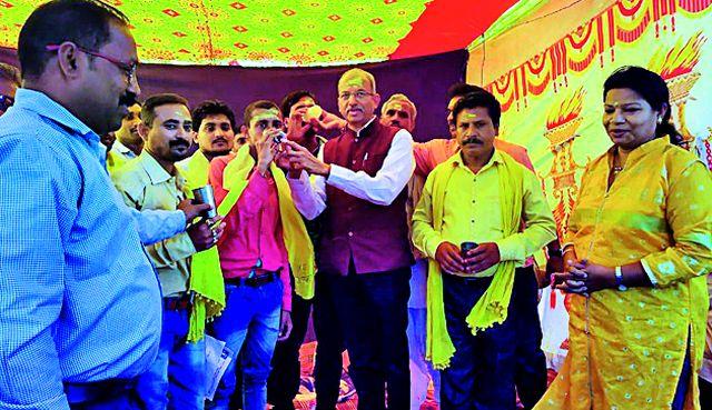 The BJP has forgotten the promise given to Dhangar community | धनगर समाजाला दिलेल्या आश्वासनाचा भाजपला विसर The BJP has forgotten the promise given to Dhangar community | धनगर समाजाला दिलेल्या आश्वासनाचा भाजपला विसर