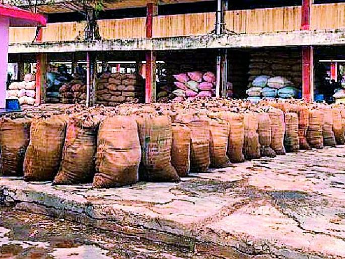 Unseasonal rains in the district | जिल्ह्याला अवकाळी पावसाचा फटका Unseasonal rains in the district | जिल्ह्याला अवकाळी पावसाचा फटका