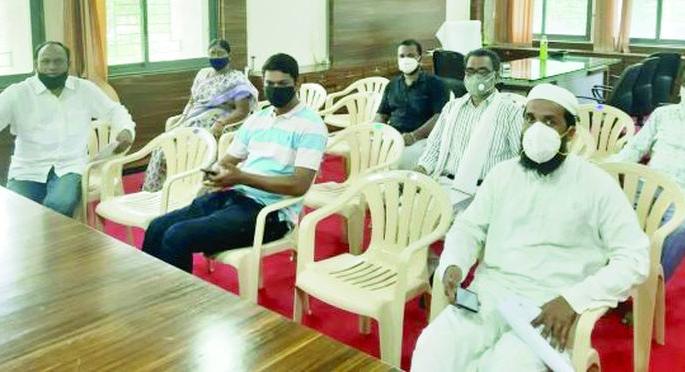 Pro-government and anti-government activists clashed in Khamgaon Municipality! | खामगाव पालिकेत ऑनलाइन सभेच्या निरोपावरून सत्ताधारी-विरोधक ऑफलाइन भिडले! Pro-government and anti-government activists clashed in Khamgaon Municipality! | खामगाव पालिकेत ऑनलाइन सभेच्या निरोपावरून सत्ताधारी-विरोधक ऑफलाइन भिडले!