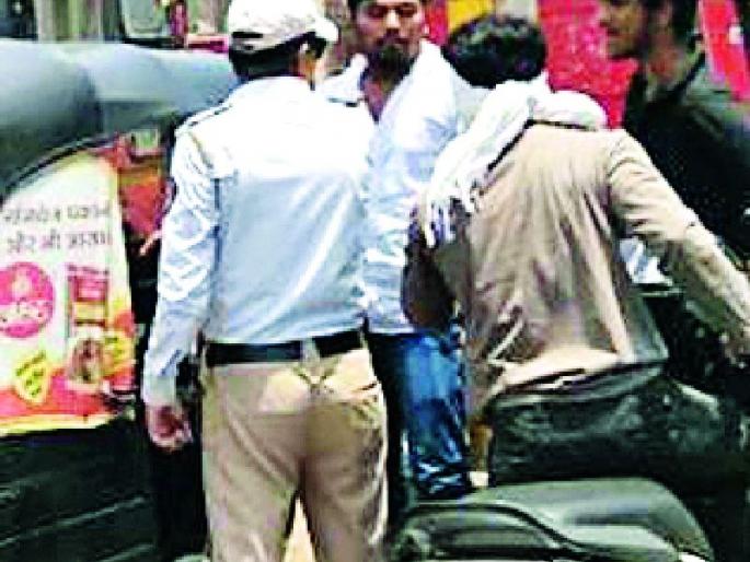 Action taken against 6,000 drivers in the year | वर्षभरात सहा हजार वाहनधारकांवर कारवाई Action taken against 6,000 drivers in the year | वर्षभरात सहा हजार वाहनधारकांवर कारवाई