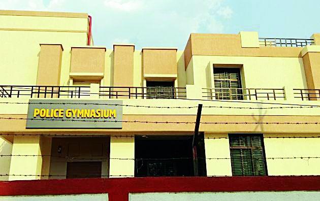 Displeasure with the police due to excessive fees of the gym | व्यायामशाळेच्या अधिक शुल्कामुळे पोलिसात नाराजी Displeasure with the police due to excessive fees of the gym | व्यायामशाळेच्या अधिक शुल्कामुळे पोलिसात नाराजी