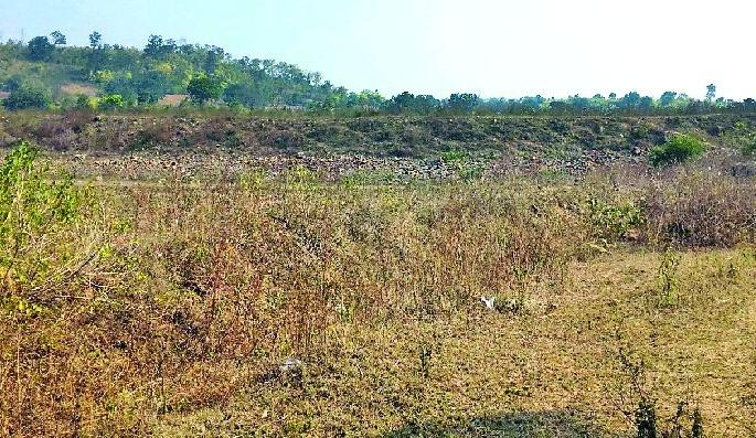 Causing waterlogging on the hill | पहाडावर जलसंकट उद्भवणार Causing waterlogging on the hill | पहाडावर जलसंकट उद्भवणार