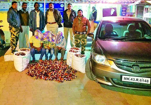 The next day the liquor was seized | दुसऱ्या दिवशीही दारू जप्त The next day the liquor was seized | दुसऱ्या दिवशीही दारू जप्त