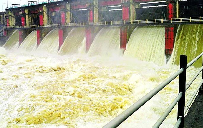 All seven doors of the Irai Dam were opened | इरई धरणाचे सातही दरवाजे उघडले All seven doors of the Irai Dam were opened | इरई धरणाचे सातही दरवाजे उघडले