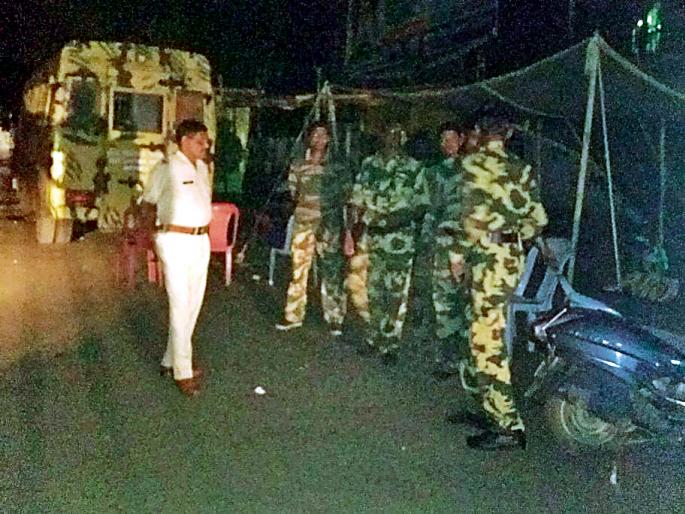 Golgart Police 24-hour standing guard | जलगरात पोलिसांचा २४ तास खडा पहारा Golgart Police 24-hour standing guard | जलगरात पोलिसांचा २४ तास खडा पहारा