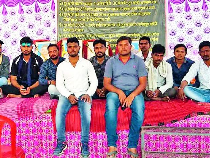 Will not be prone to empty promises | पोकळ आश्वासनापुढे नमणार नाही Will not be prone to empty promises | पोकळ आश्वासनापुढे नमणार नाही