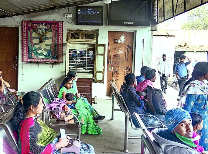 Hirkani room at bus stand missing | बसस्थानकावरील हिरकणी कक्ष बेपत्ता Hirkani room at bus stand missing | बसस्थानकावरील हिरकणी कक्ष बेपत्ता