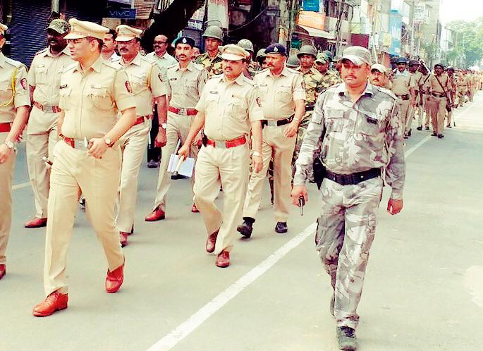 Look at procession through state-of-the-art equipment | अत्याधुनिक उपकरणांद्वारे मिरवणुकीवर नजर Look at procession through state-of-the-art equipment | अत्याधुनिक उपकरणांद्वारे मिरवणुकीवर नजर