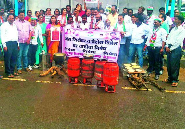 Petrol price hike | पेट्रोल दरवाढीचा निषेध Petrol price hike | पेट्रोल दरवाढीचा निषेध