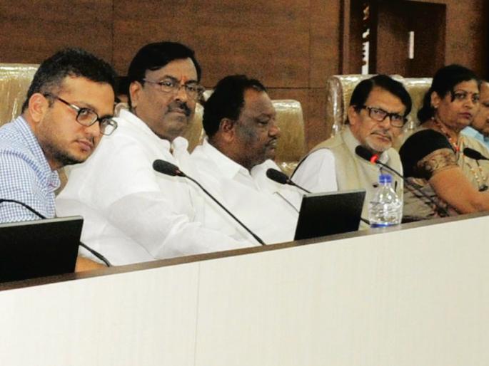 Complete the pending complaint on 'Hello Chanda' | ‘हॅलो चांदा’वरील प्रलंबित तक्रारी पूर्ण निकाली काढा Complete the pending complaint on 'Hello Chanda' | ‘हॅलो चांदा’वरील प्रलंबित तक्रारी पूर्ण निकाली काढा