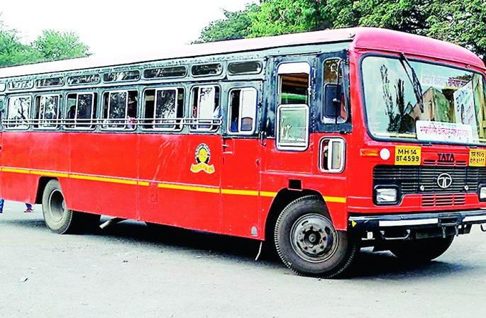 Carrier's report is positive while running in ST | धावत्या एसटीत असतानाच वाहकाचा अहवाल पॉझिटिव्ह Carrier's report is positive while running in ST | धावत्या एसटीत असतानाच वाहकाचा अहवाल पॉझिटिव्ह