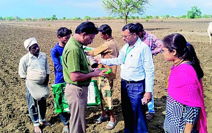 Notice to four companies providing bogus seeds | बोगस बियाणे देणाऱ्या चार कंपन्यांना नोटीस