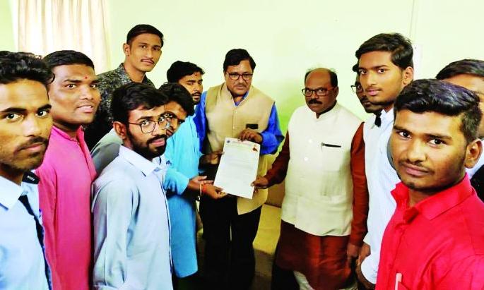  Agriculture Minister, Abhayavip meets Agriculture Ministers to make Course Professional! | कृषी पदव्युत्तर, आचार्य पदवी अभ्यासक्रम व्यावसायिक करण्यासाठी अभाविपचे कृषी मंत्र्यांना साकडे!