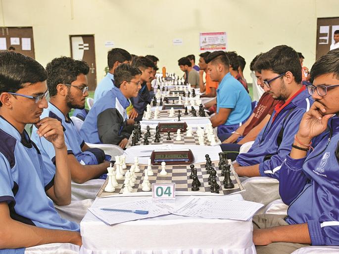 Chess Contest; University of Ujjain blown away! | आंतरविद्यापीठ बुद्धिबळ स्पर्धा ; पुणे विद्यापीठाने उडविला उज्जैनचा धुव्वा! Chess Contest; University of Ujjain blown away! | आंतरविद्यापीठ बुद्धिबळ स्पर्धा ; पुणे विद्यापीठाने उडविला उज्जैनचा धुव्वा!