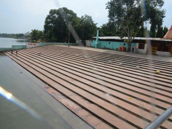 Mehrun Lake shines after immersion | विसर्जनानंतर मेहरुण तलाव चकाचक Mehrun Lake shines after immersion | विसर्जनानंतर मेहरुण तलाव चकाचक