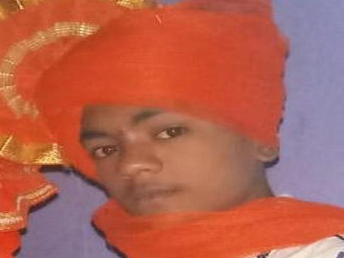 4-year-old boy killed in stabbing | डांभुर्णीत १६ वर्षीय मुलाचा डोळे फोडून खून 4-year-old boy killed in stabbing | डांभुर्णीत १६ वर्षीय मुलाचा डोळे फोडून खून