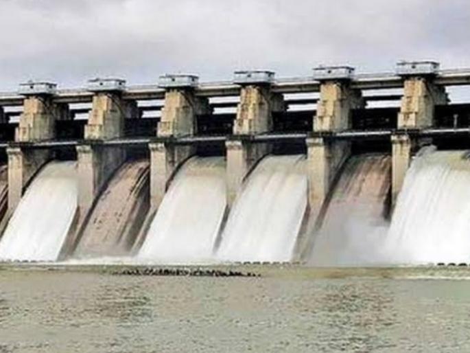 Water storage in dams halved | धरणांतील जलसाठा निम्म्यावर Water storage in dams halved | धरणांतील जलसाठा निम्म्यावर