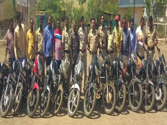 Pimpalner gang-raped gang | पिंपळनेरला दुचाकी चोरणारी टोळी केली गजाआड Pimpalner gang-raped gang | पिंपळनेरला दुचाकी चोरणारी टोळी केली गजाआड