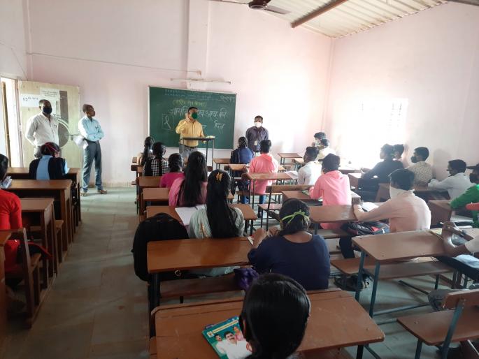 Public Awareness at Mohite College on the occasion of AIDS Eradication Day | एड्स निर्मूलन दिनानिमित्त मोहिते महाविद्यालयात जनजागृती Public Awareness at Mohite College on the occasion of AIDS Eradication Day | एड्स निर्मूलन दिनानिमित्त मोहिते महाविद्यालयात जनजागृती