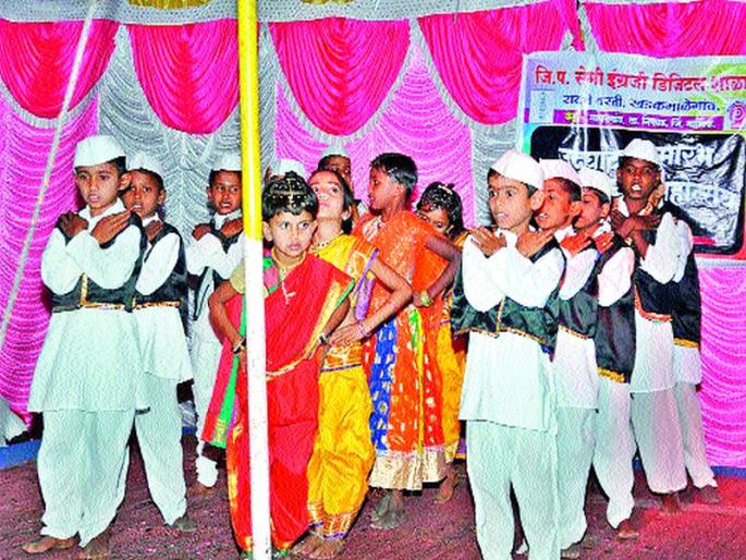 People's participation: In the cultural program energies, the students do not have the dancing skills of the students. | लोकसहभाग : सांस्कृतिक कार्यक्रम उत्साहात, विद्यार्थ्यांचा नृत्याविष्कार रायतेवस्ती शाळेत डिजिटल वर्गाचे उद्घाटन