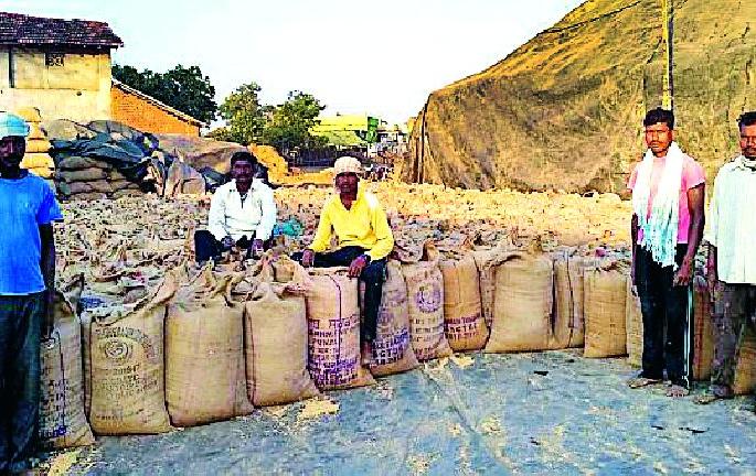 A record purchase of the rice, but tired of it | धानाची विक्रमी खरेदी, मात्र चुकारे थकले